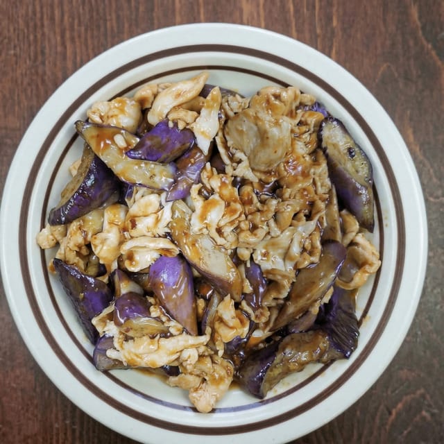 Chicken With Eggplant In Garlic Sauce (QT).