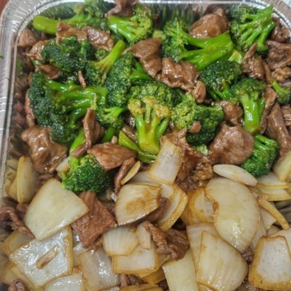 Mr Nosh's Chinese beef and broccoli with onions in a foil container.