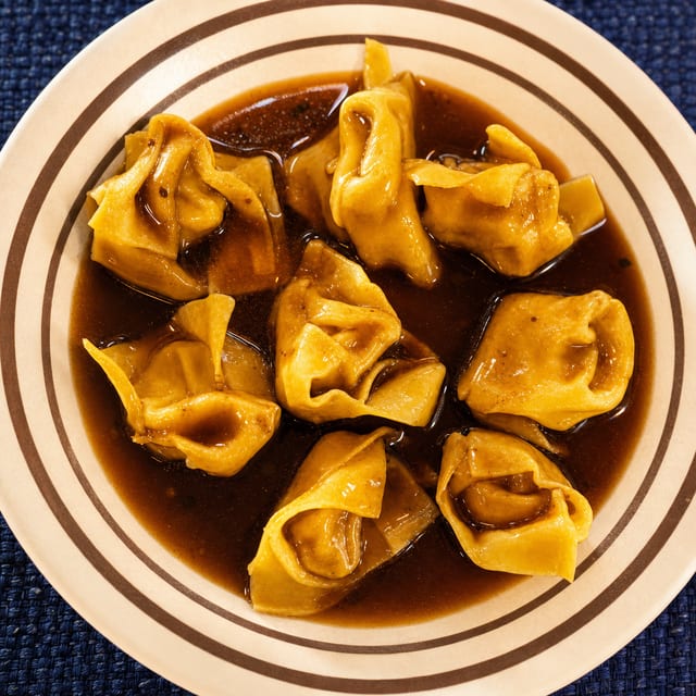 Wontons in Garlic Sauce (8).